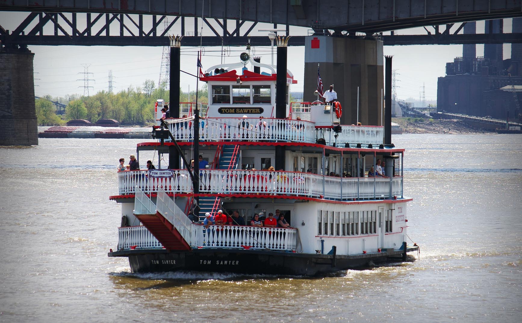 Riverboats at the Gateway Arch