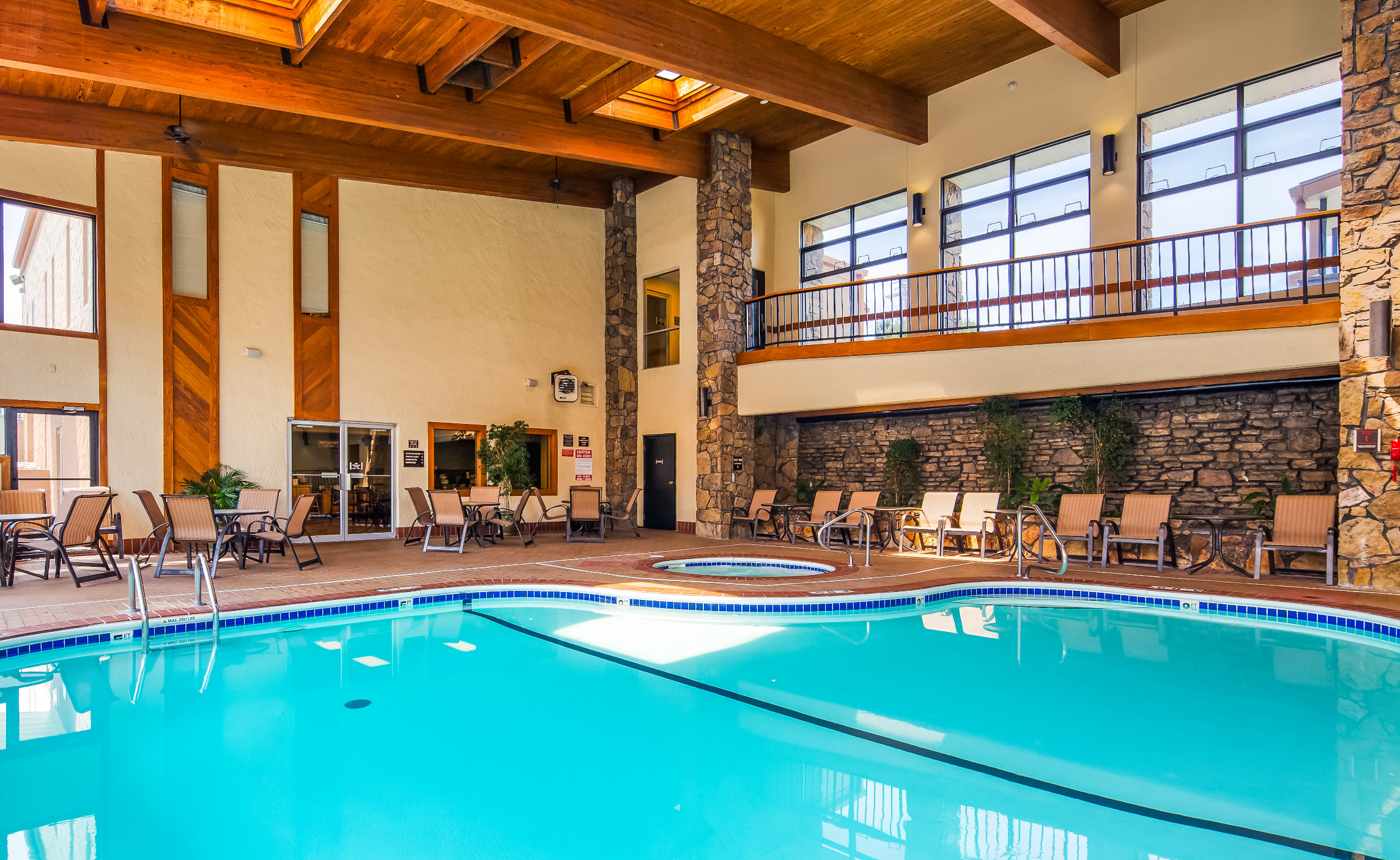 Myer Hotels - Best Western - Center Pointe