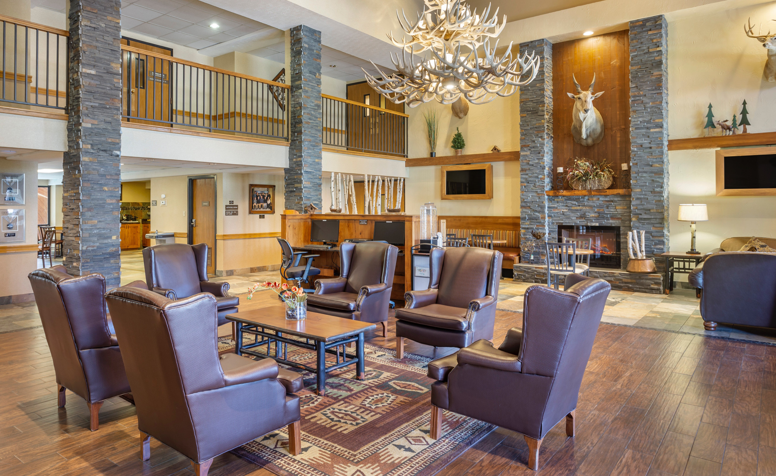 Mountain lodge Lobby at the Comfort Inn at Thousand Hills