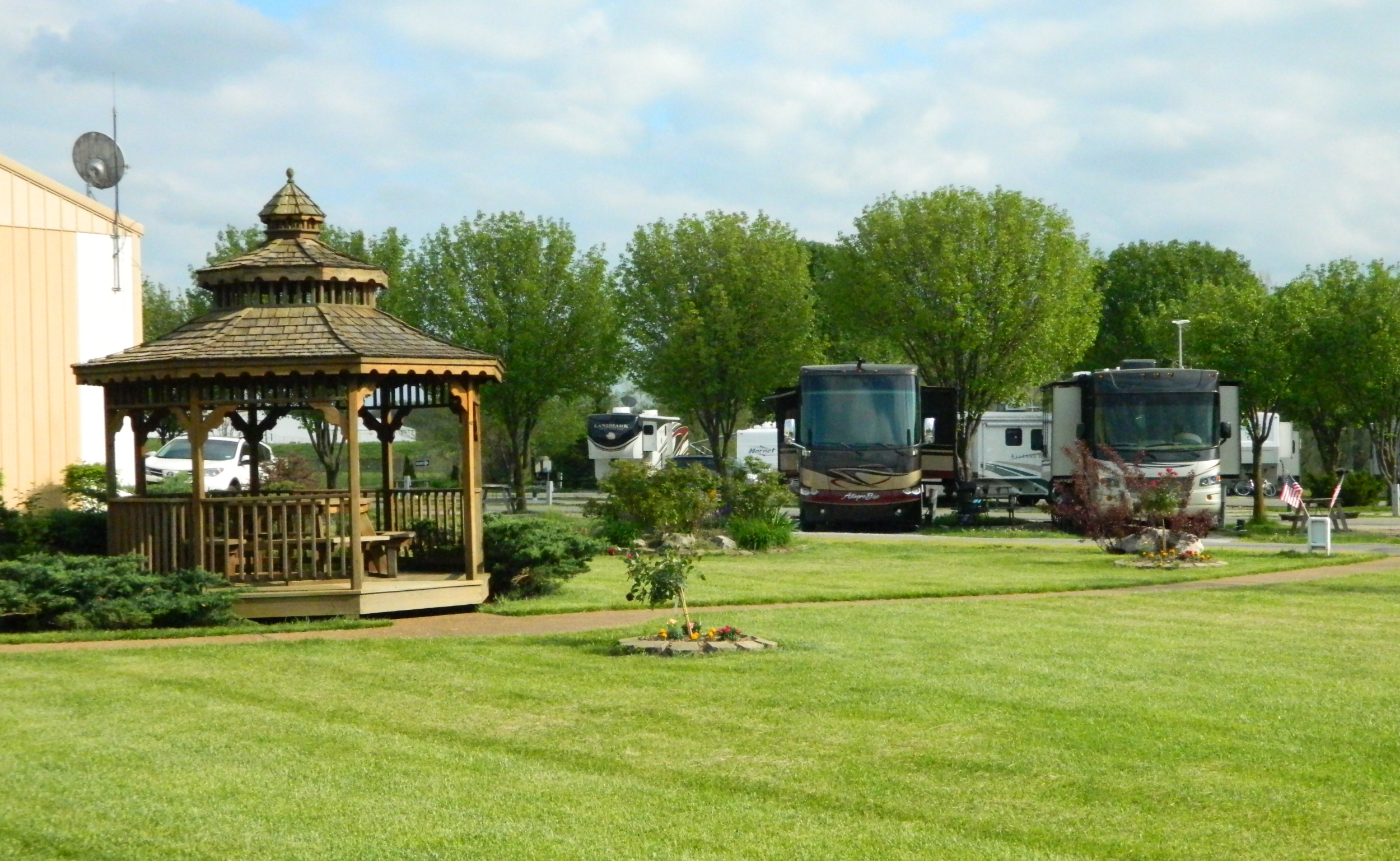 Cottonwoods RV Park & Campground Sites and Green Area