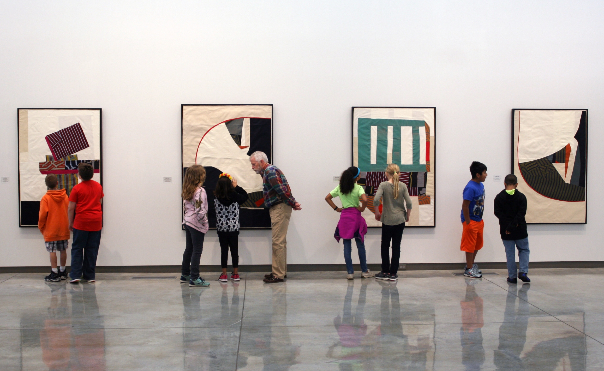 Docent Jim Shoemaker leads a Daum Escape tour