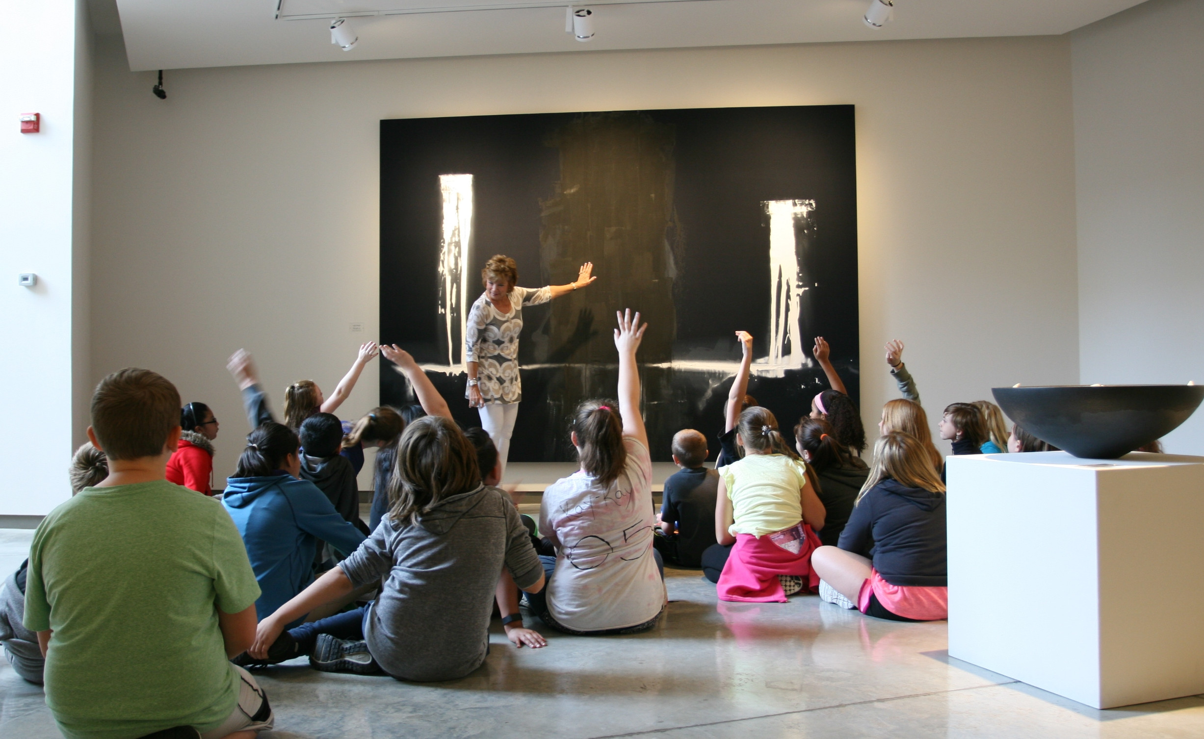 Docent Lisa Shoemaker leads a Daum Escape tour