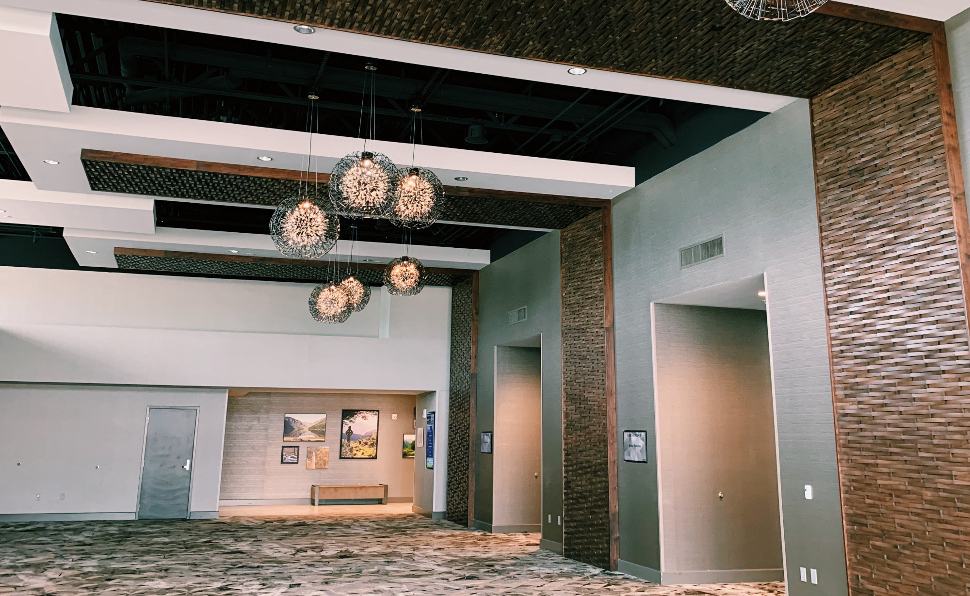 DoubleTree by Hilton Springfield - Glendalough Lobby