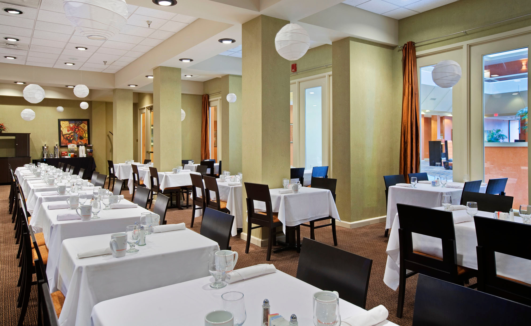 DoubleTree by Hilton Springfield - Gracie's Breakfast Restaurant