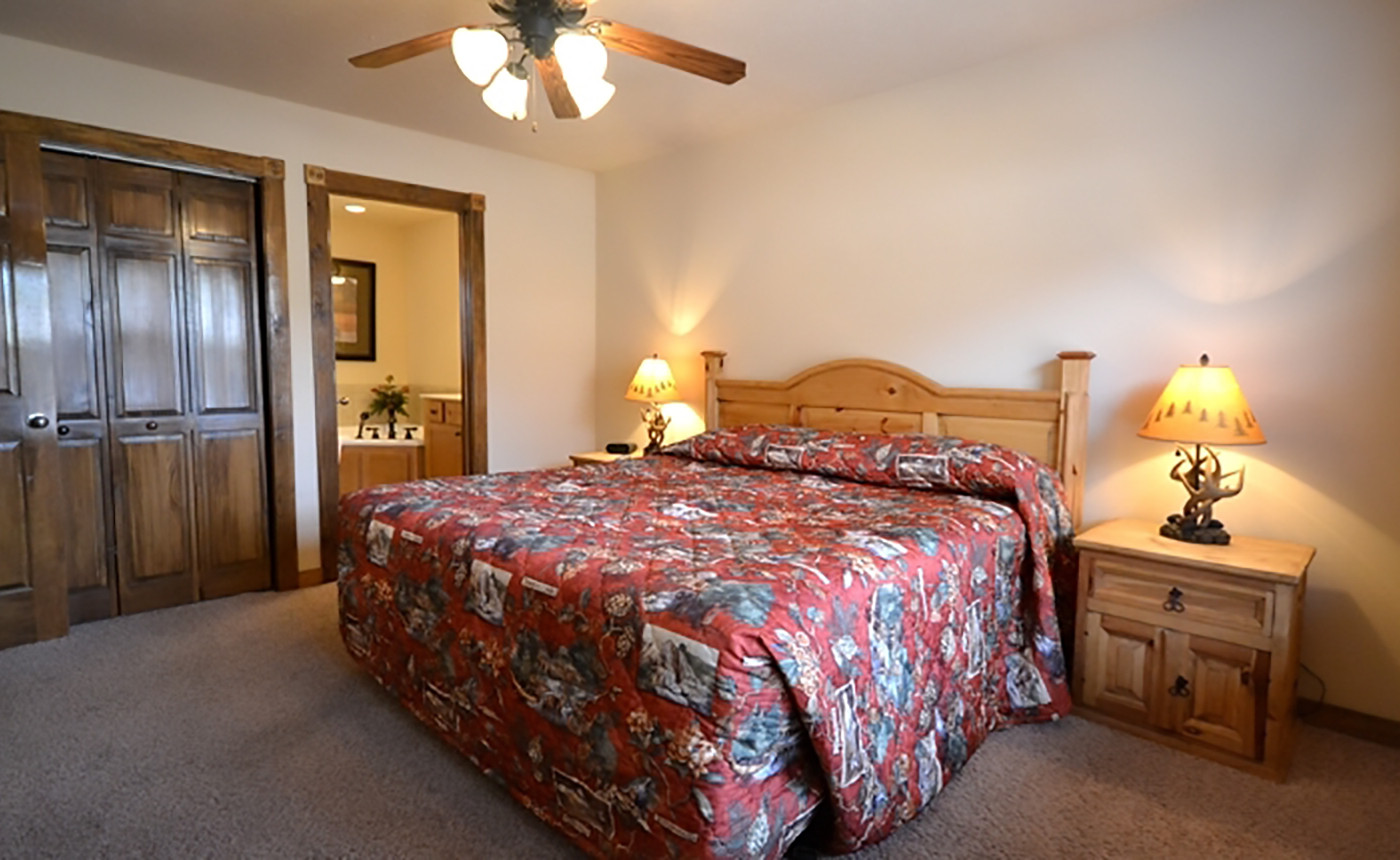 Family Funtimes 4-Br, 4Ba Lakefront Cabin