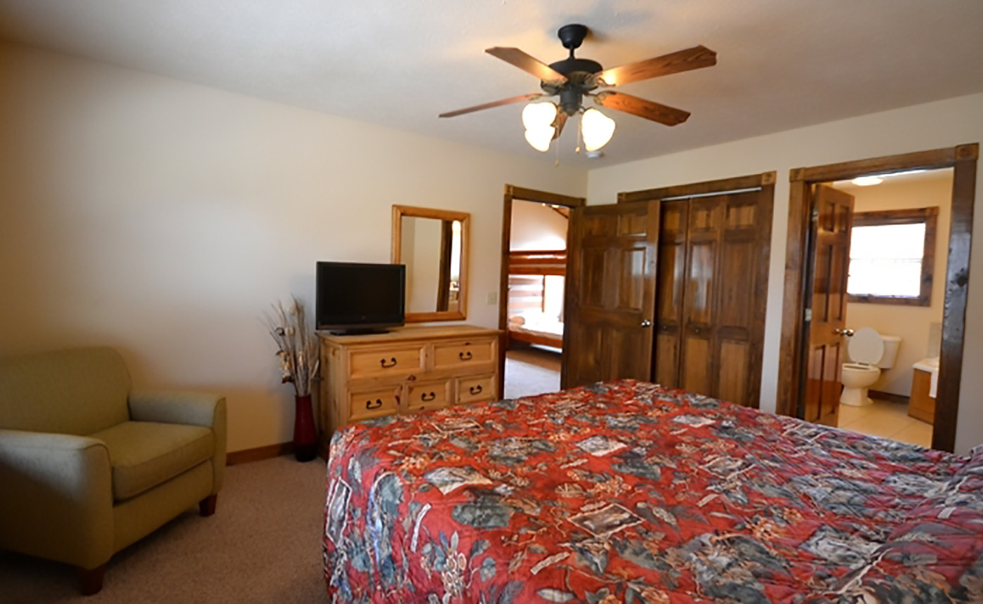 Family Funtimes 4-Br, 4Ba Lakefront Cabin
