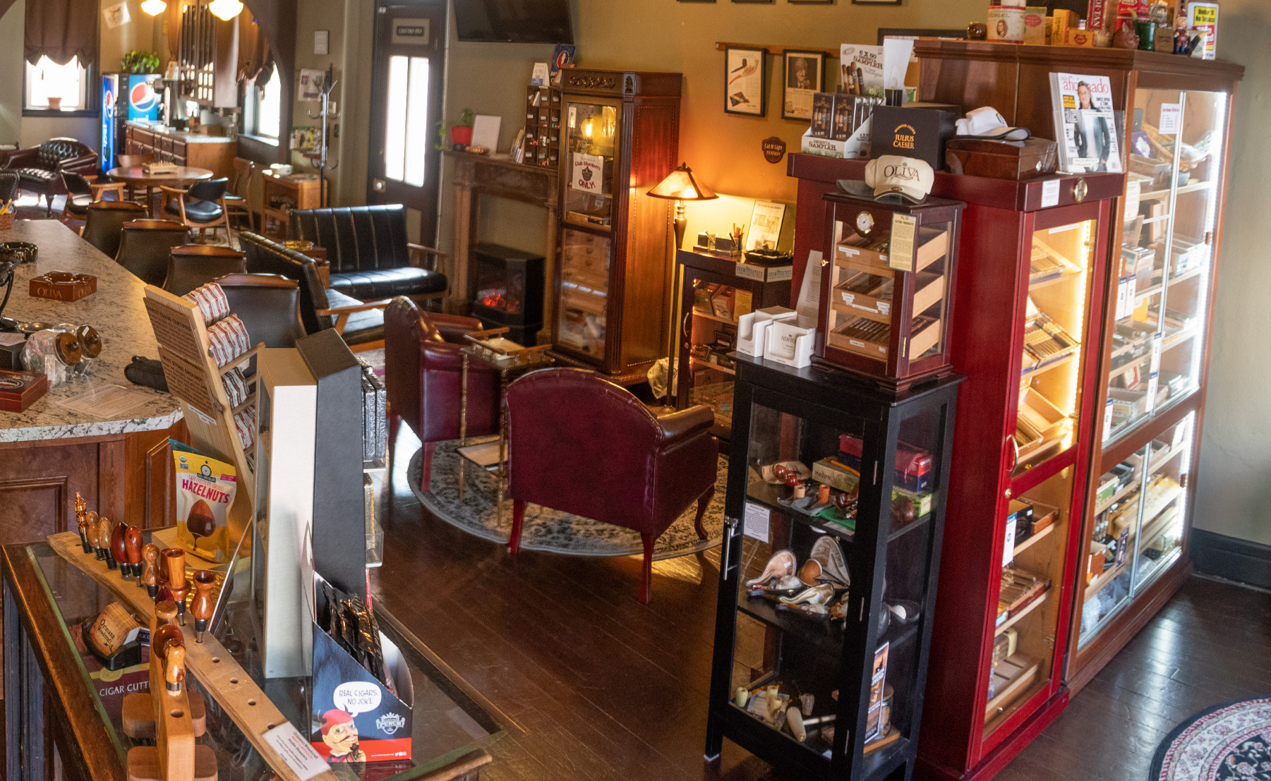 Cigar & Pipe Smoking Lounge