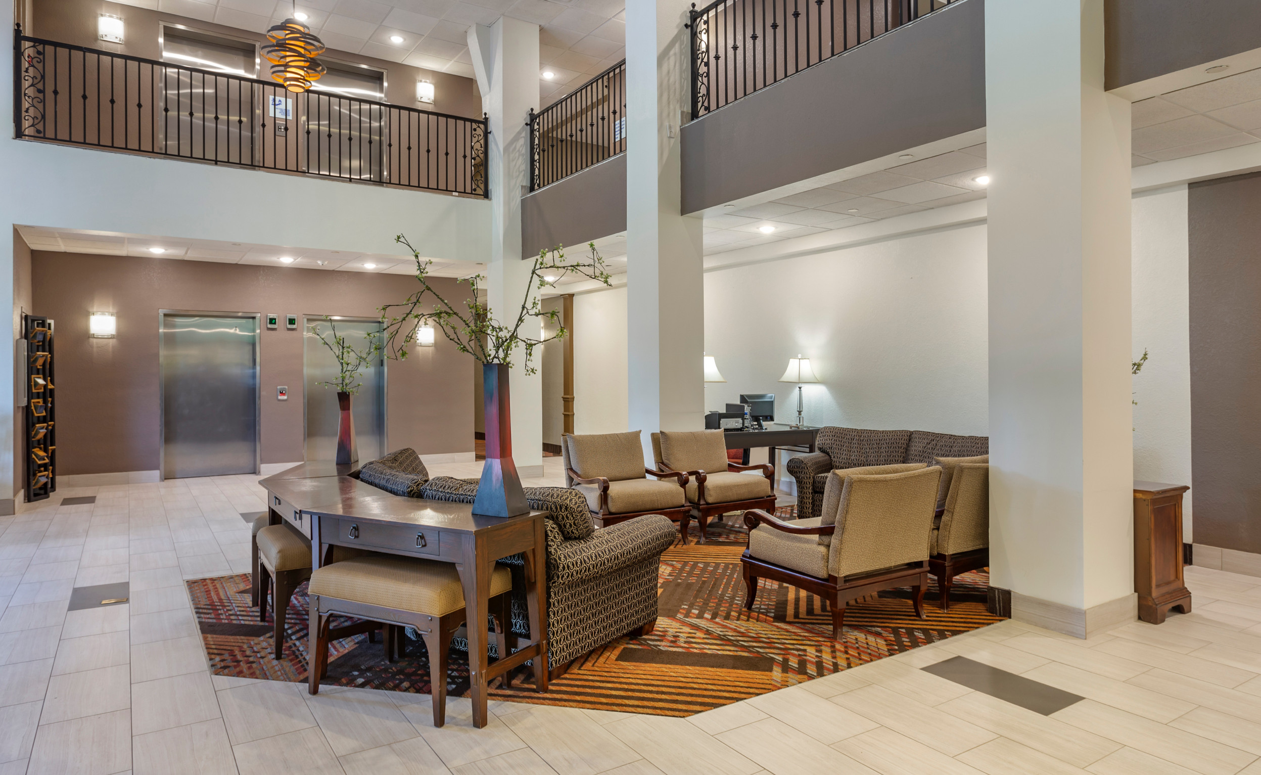 Spacious Lobby - Holiday Inn Express Green Mtn. Drive- Branson