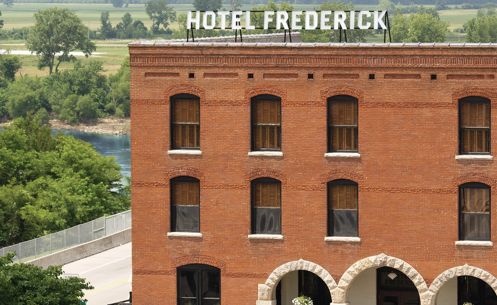 Hotel Frederick on the Missouri River