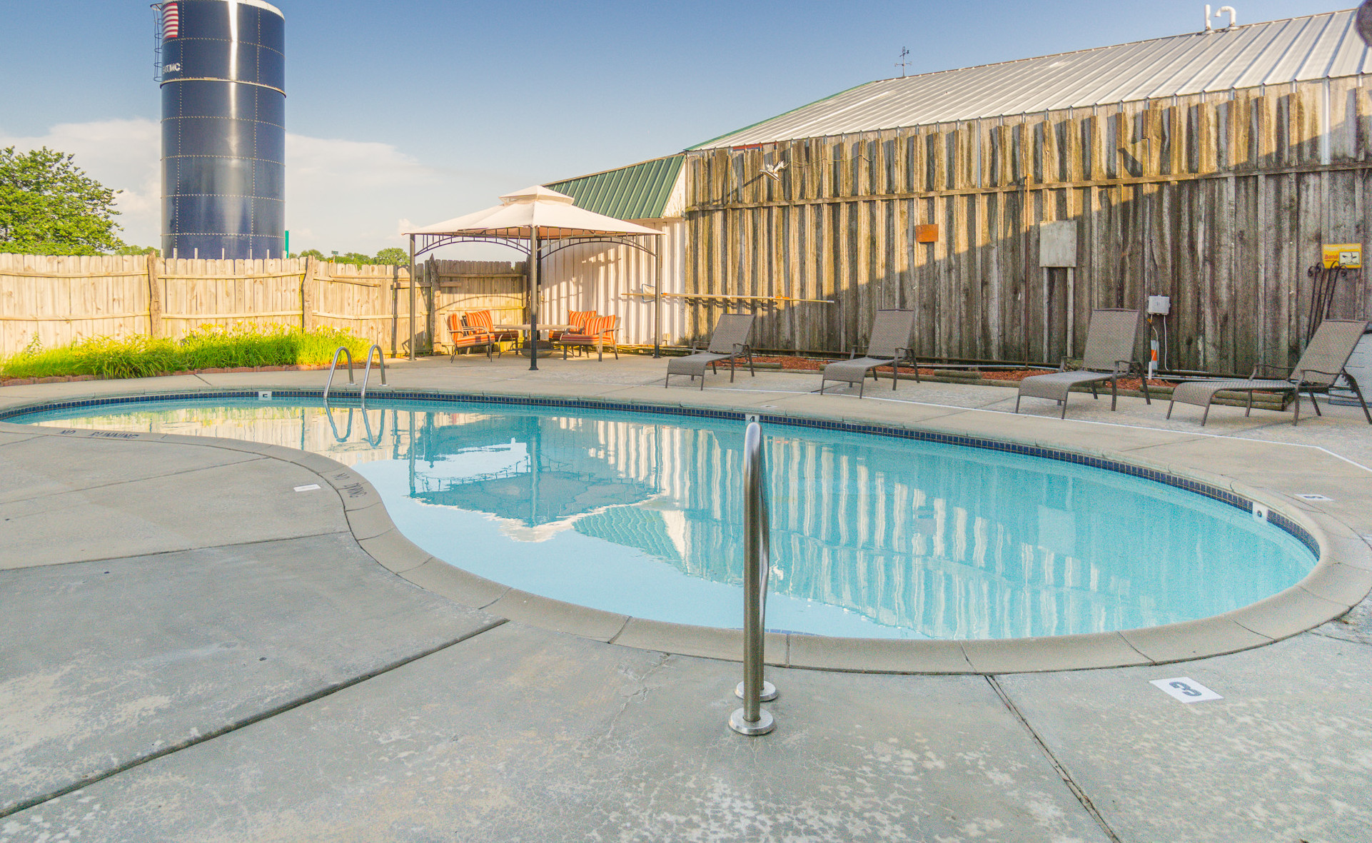 Swimming pool