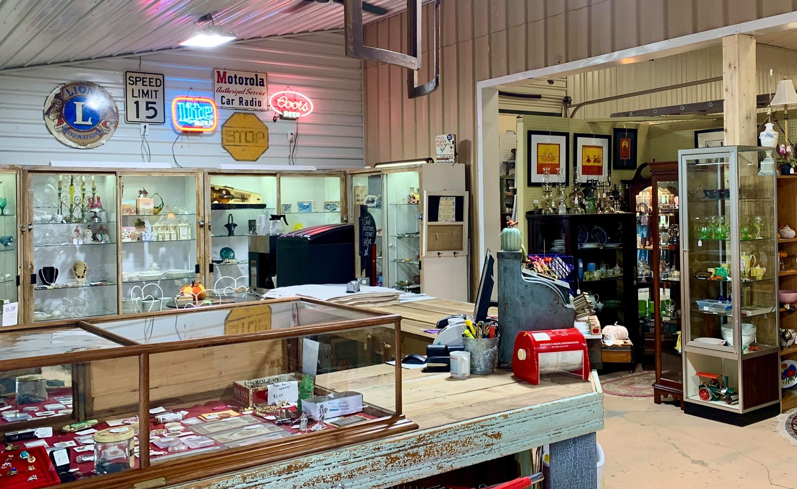 Interior of the Piney River Antique Mall