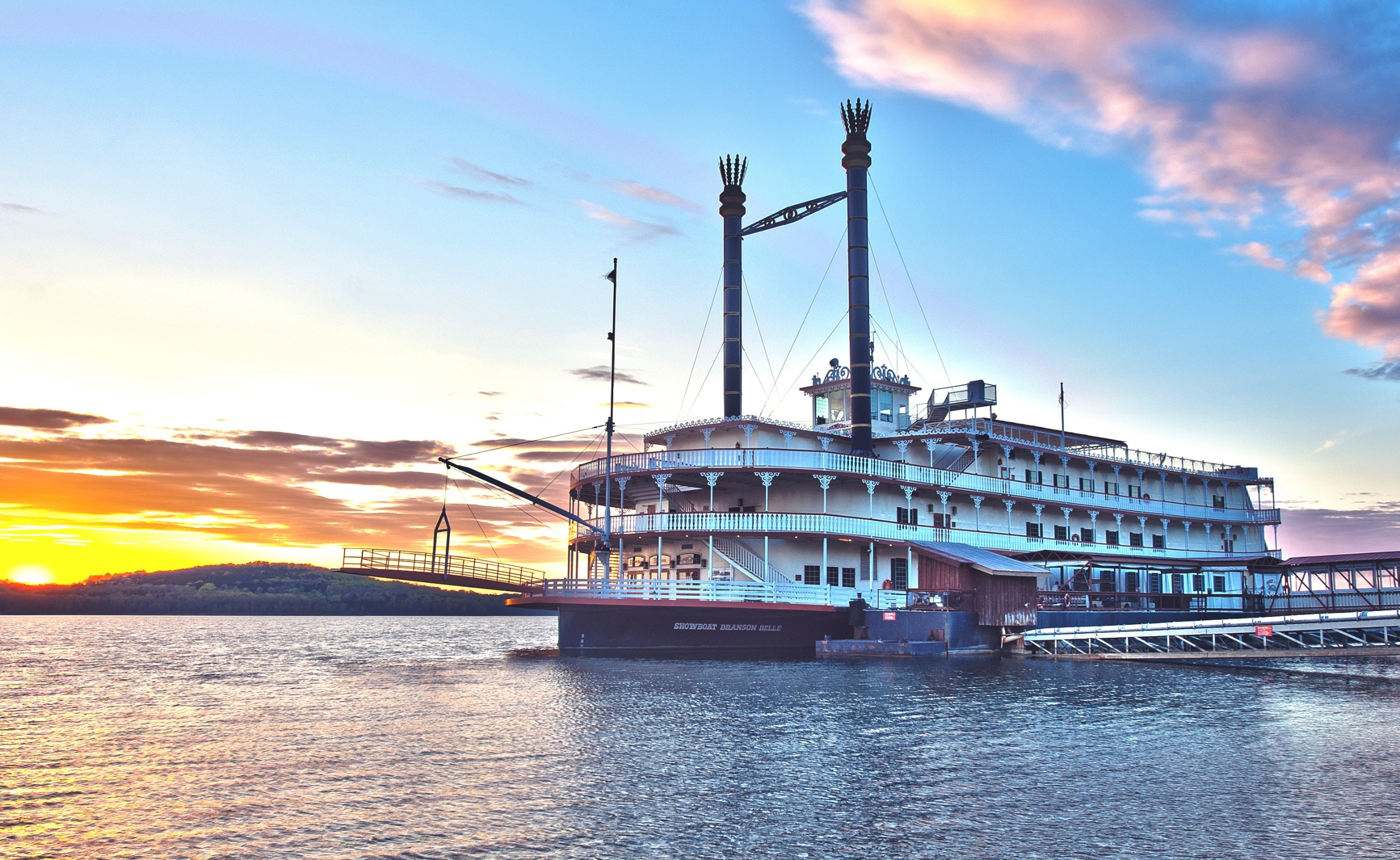 There's nothing quite like a Table Rock Lake sunset.