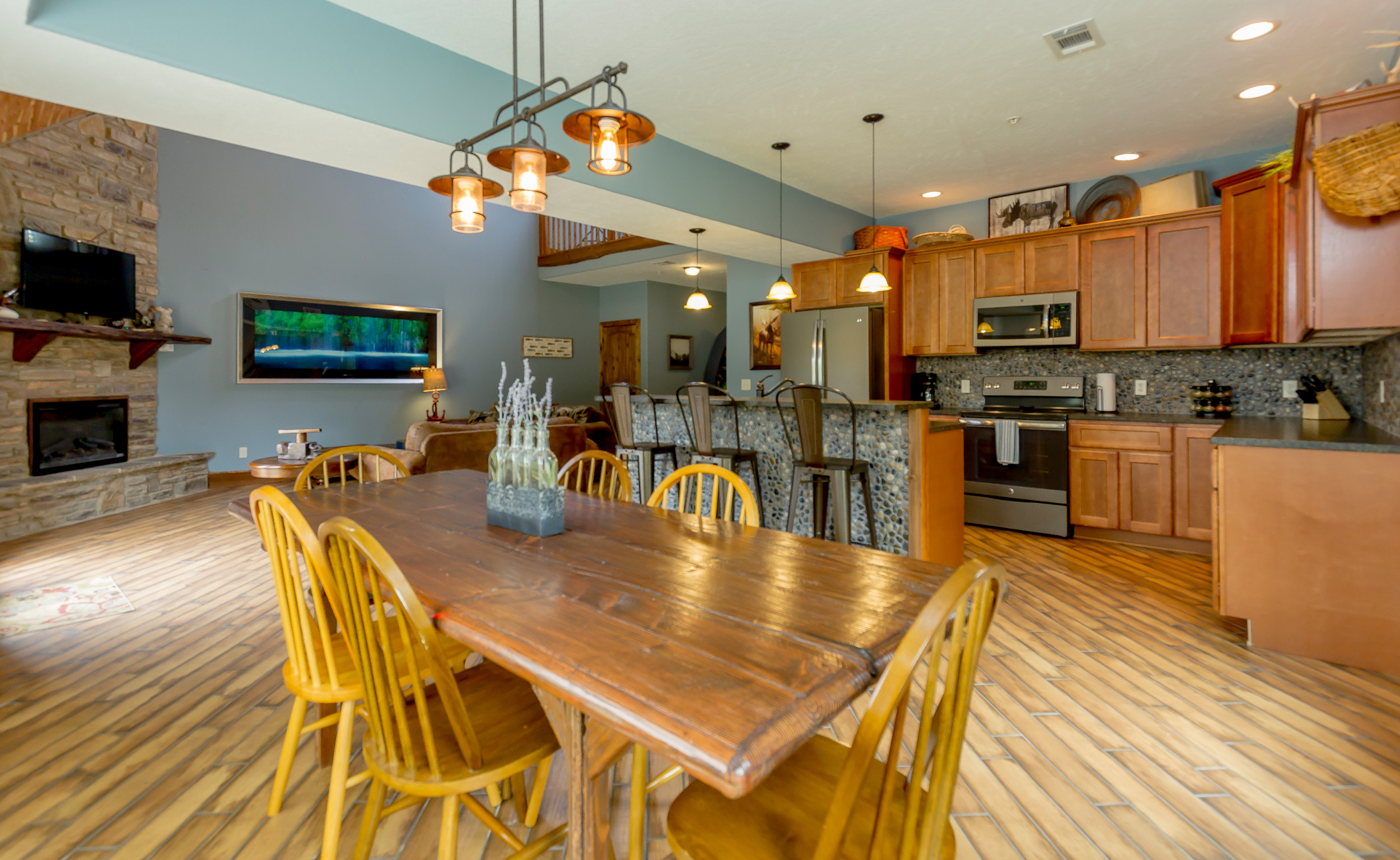 Table Rock Lake Cabins - 2-10 bedroom, Free Pontoon Boat