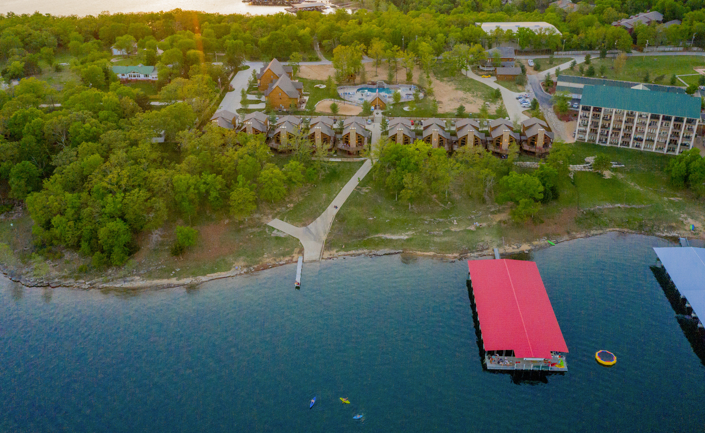 Table Rock Lake Cabins - 2-10 bedroom, Free Pontoon Boat