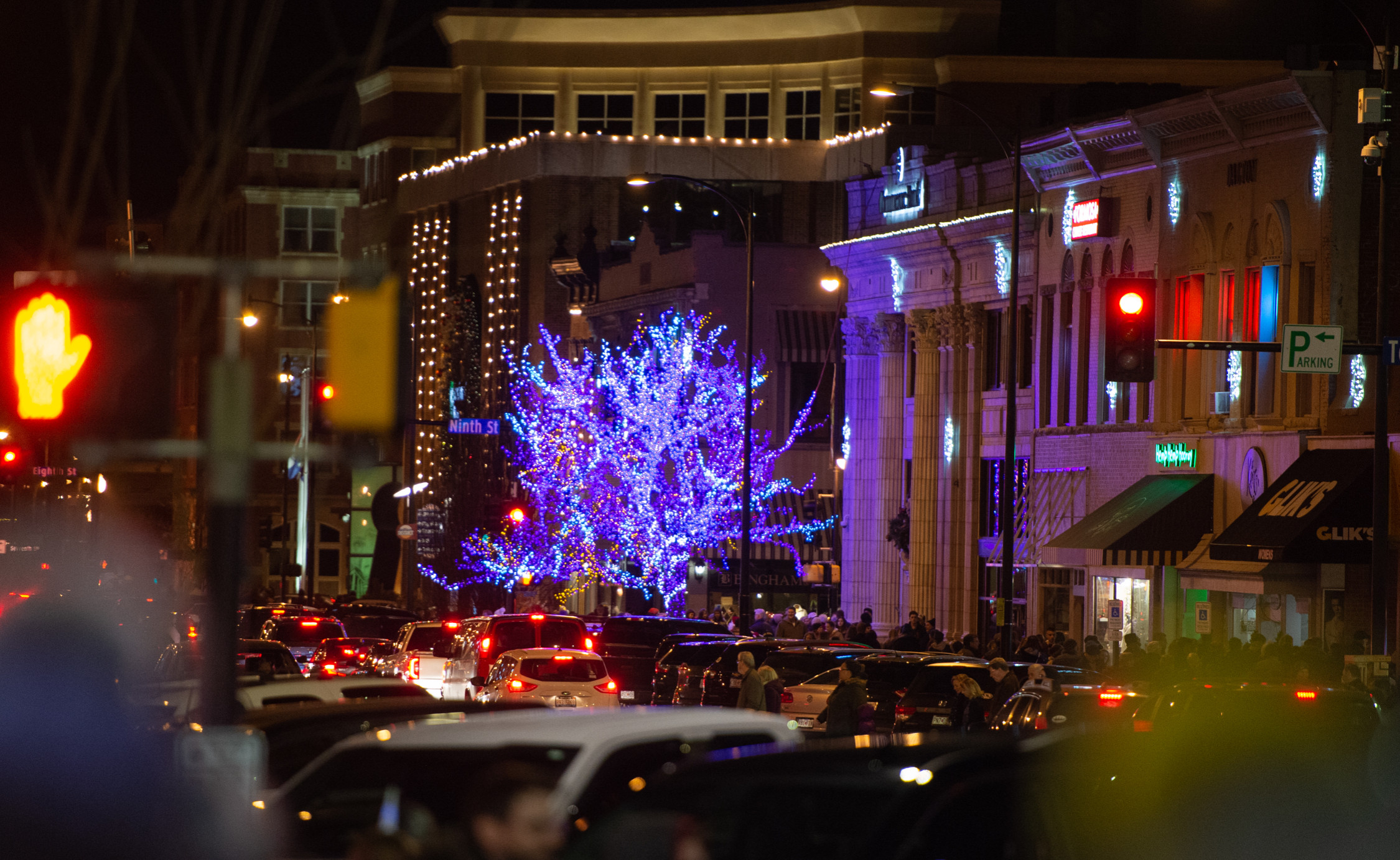 The streets and sidewalks are bustling with people as everyone crowds around creative, live scenes happening in the windows of local businesses. The Magic Tree is also a local tradition every winter!