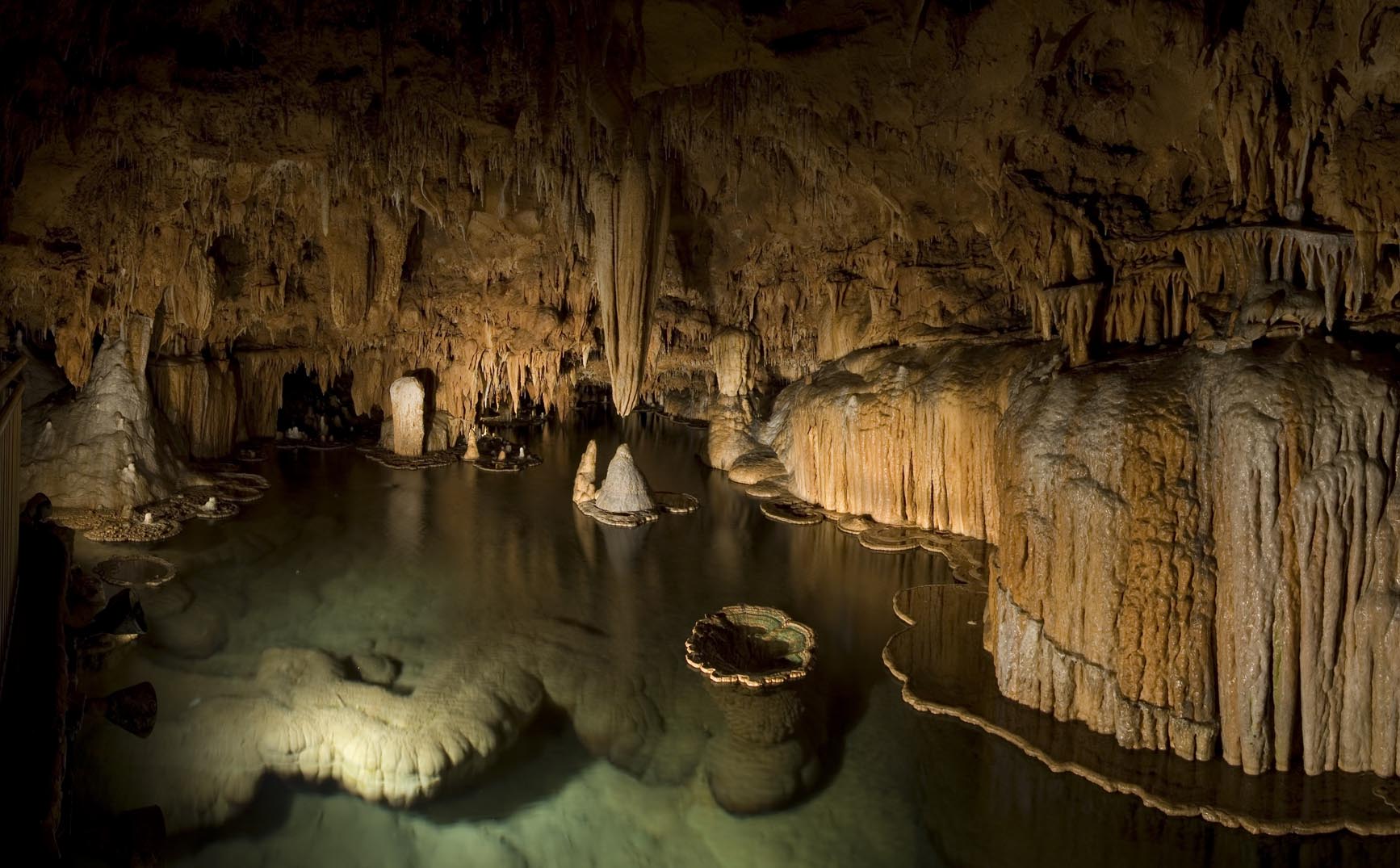 Onondaga Cave State Park Lily Pad Room