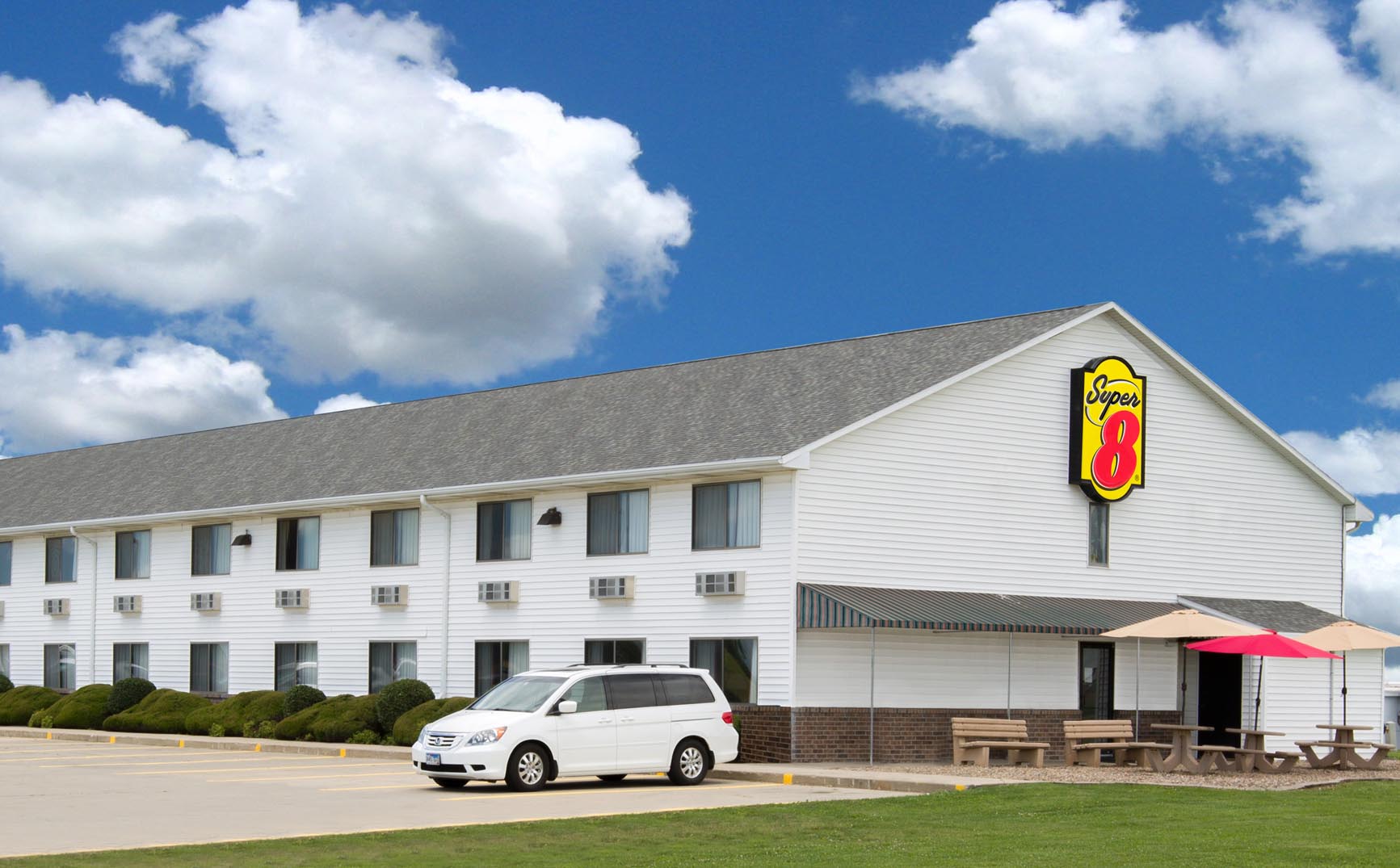 Bethany Super 8
