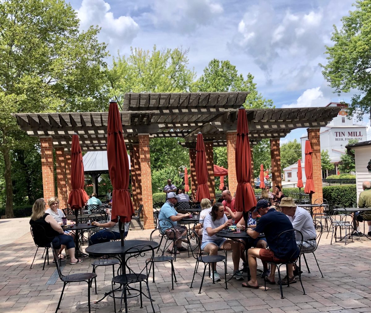 Hermannhof Winery patio