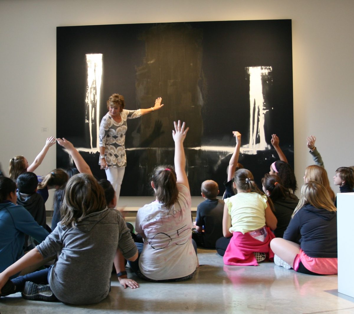 Docent Lisa Shoemaker leads a Daum Escape tour.