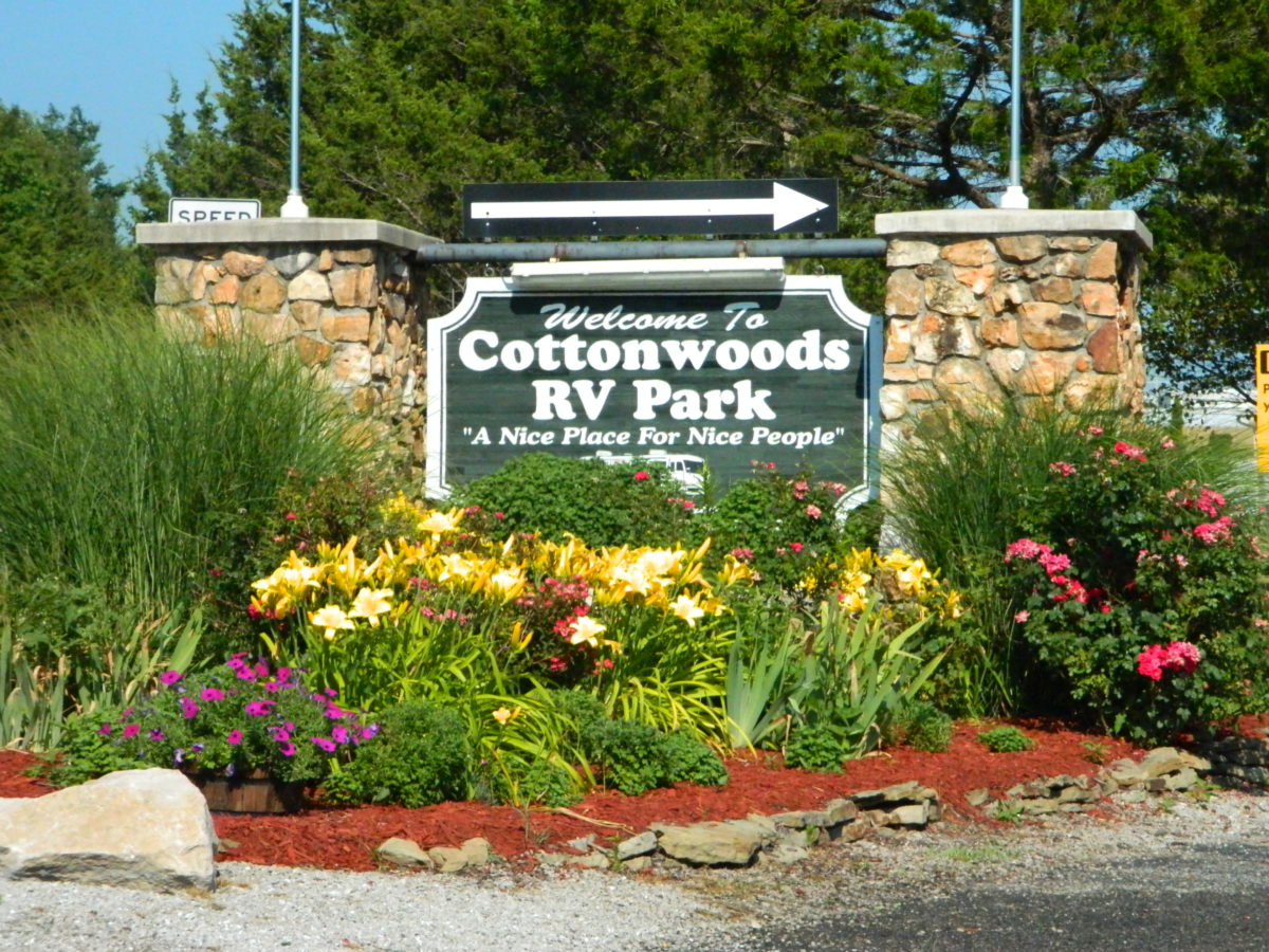 A sign for the entrance to an RV park.