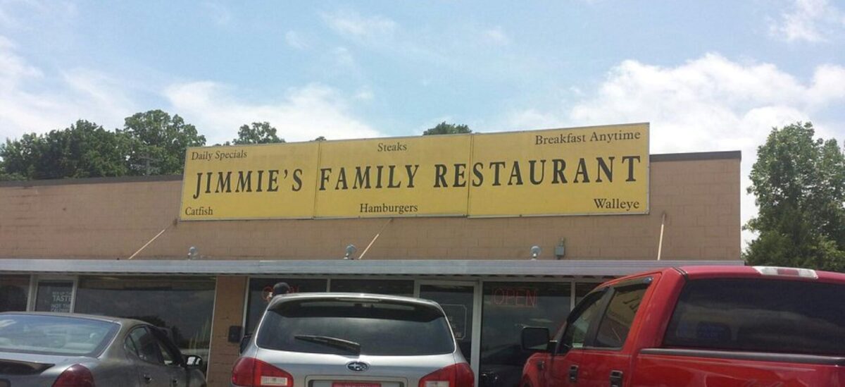 the exterior of a restaurant.