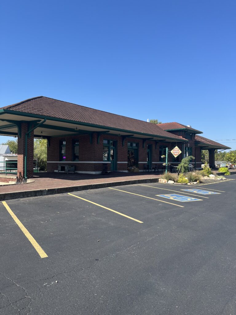 Exterior and parking lot of a restaurant.