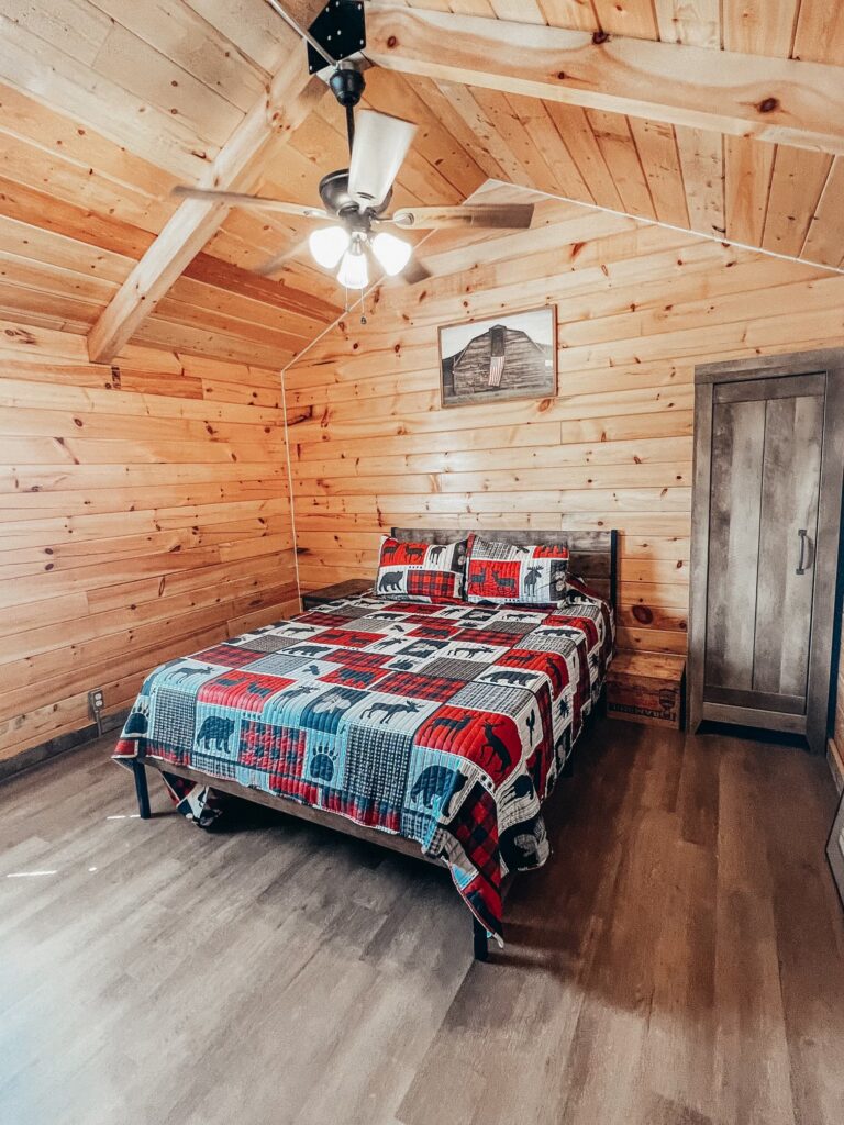 Bedroom with Queen bed
