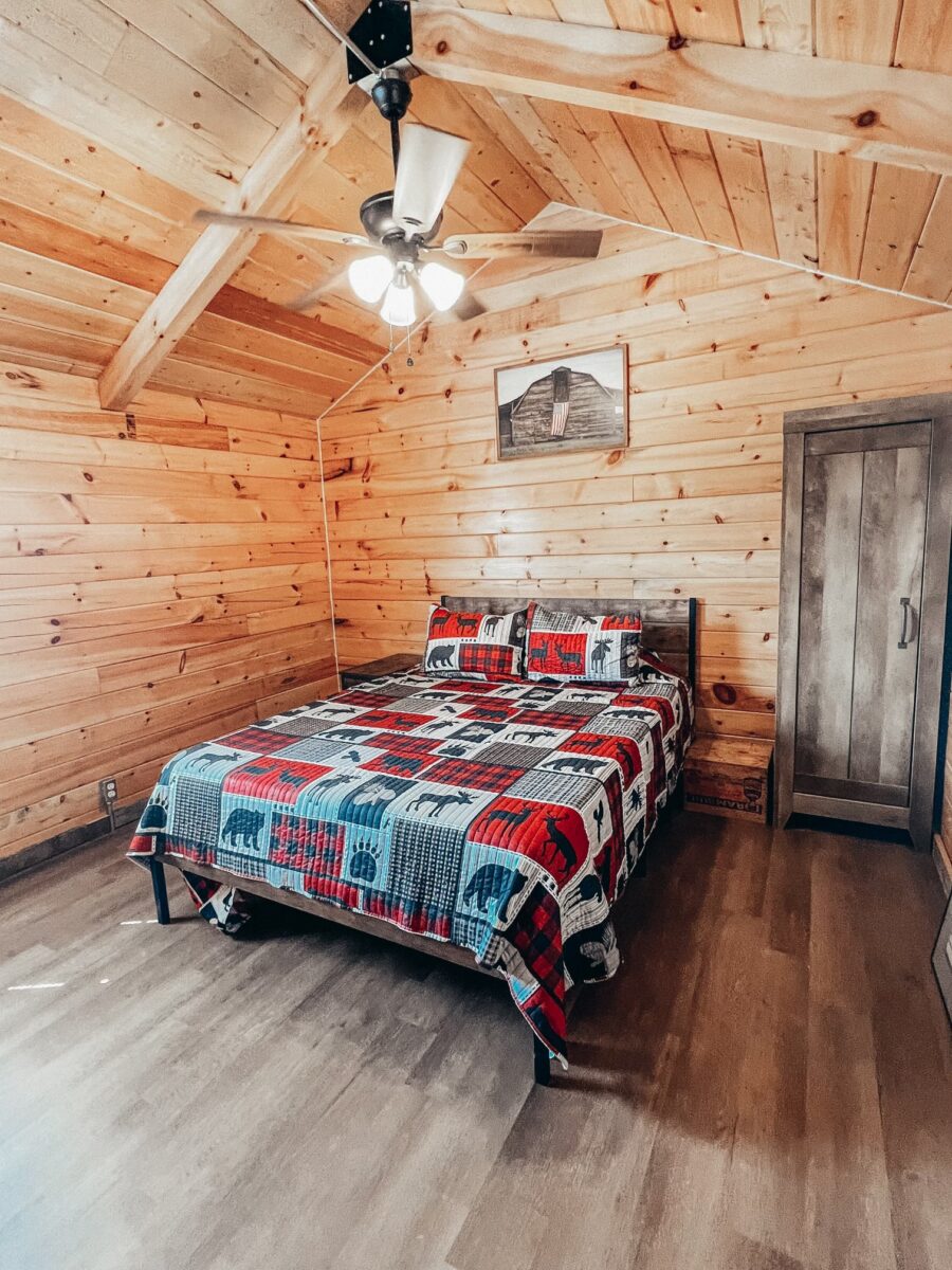 Bedroom with Queen bed