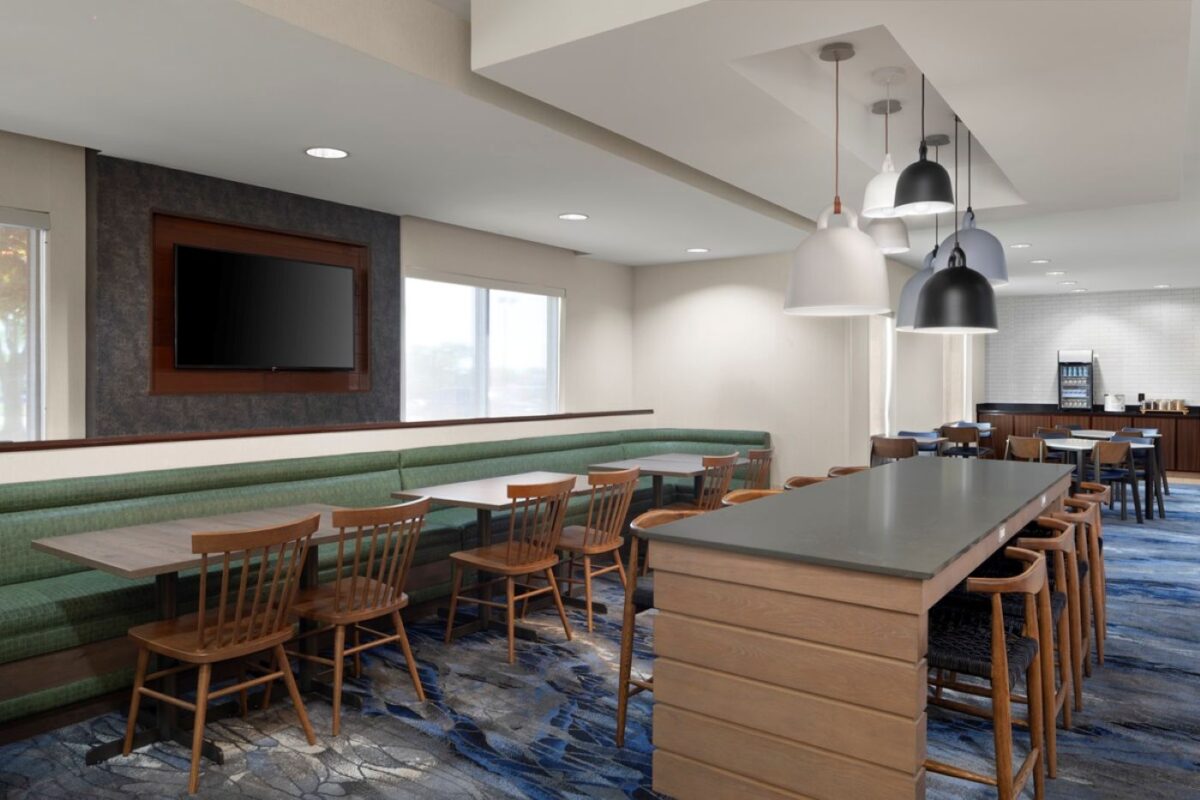 Breakfast / lobby area seating