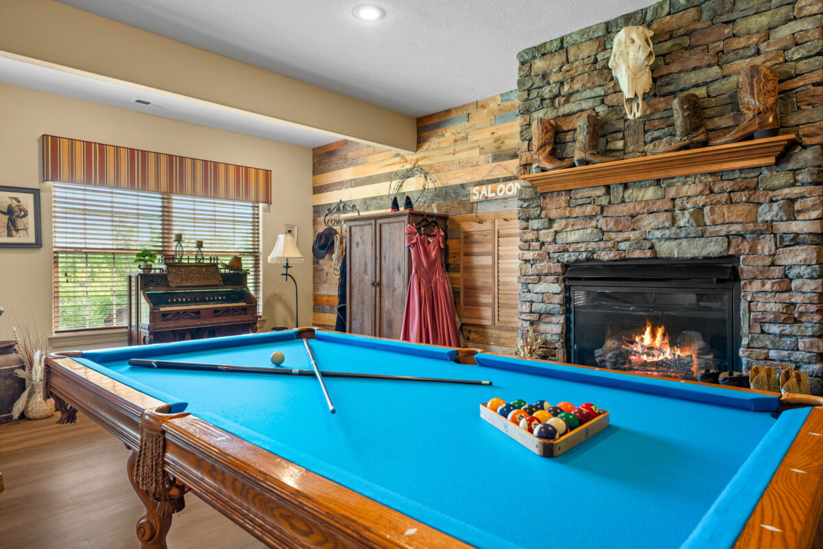 Stonebridge Resort Cowboy Corral BG09 Game Room Pool Table