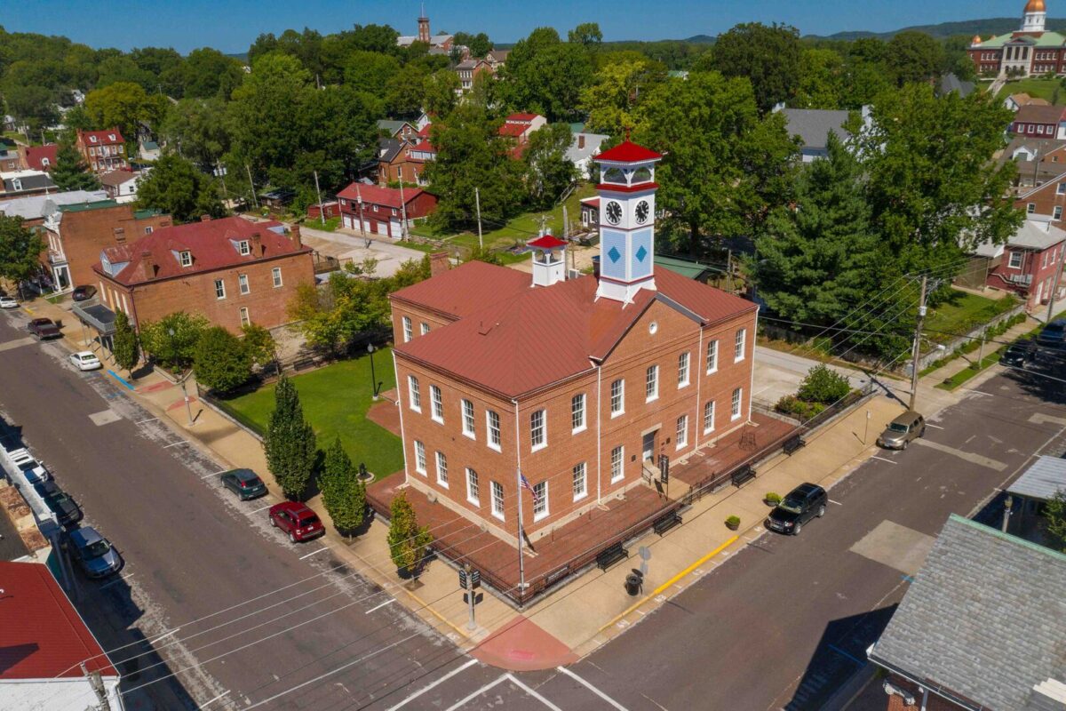 An aerial view of a museum building.