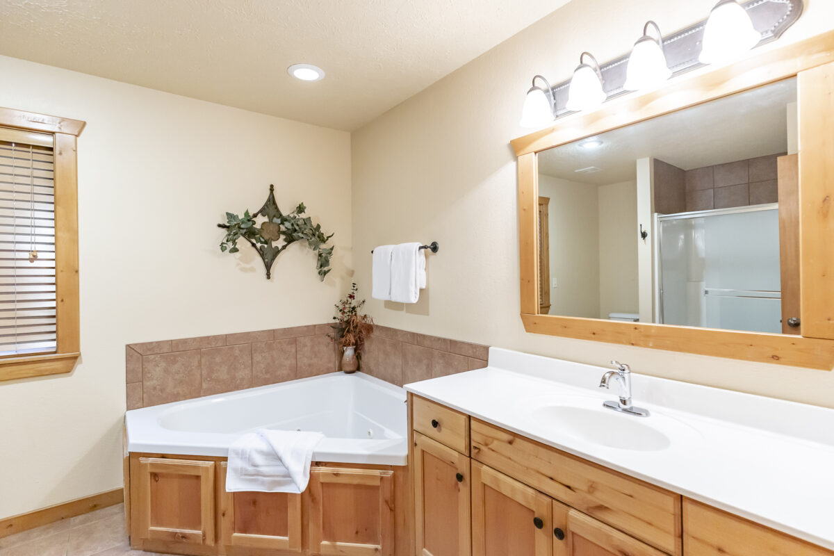 The bathroom of a resort cabin.