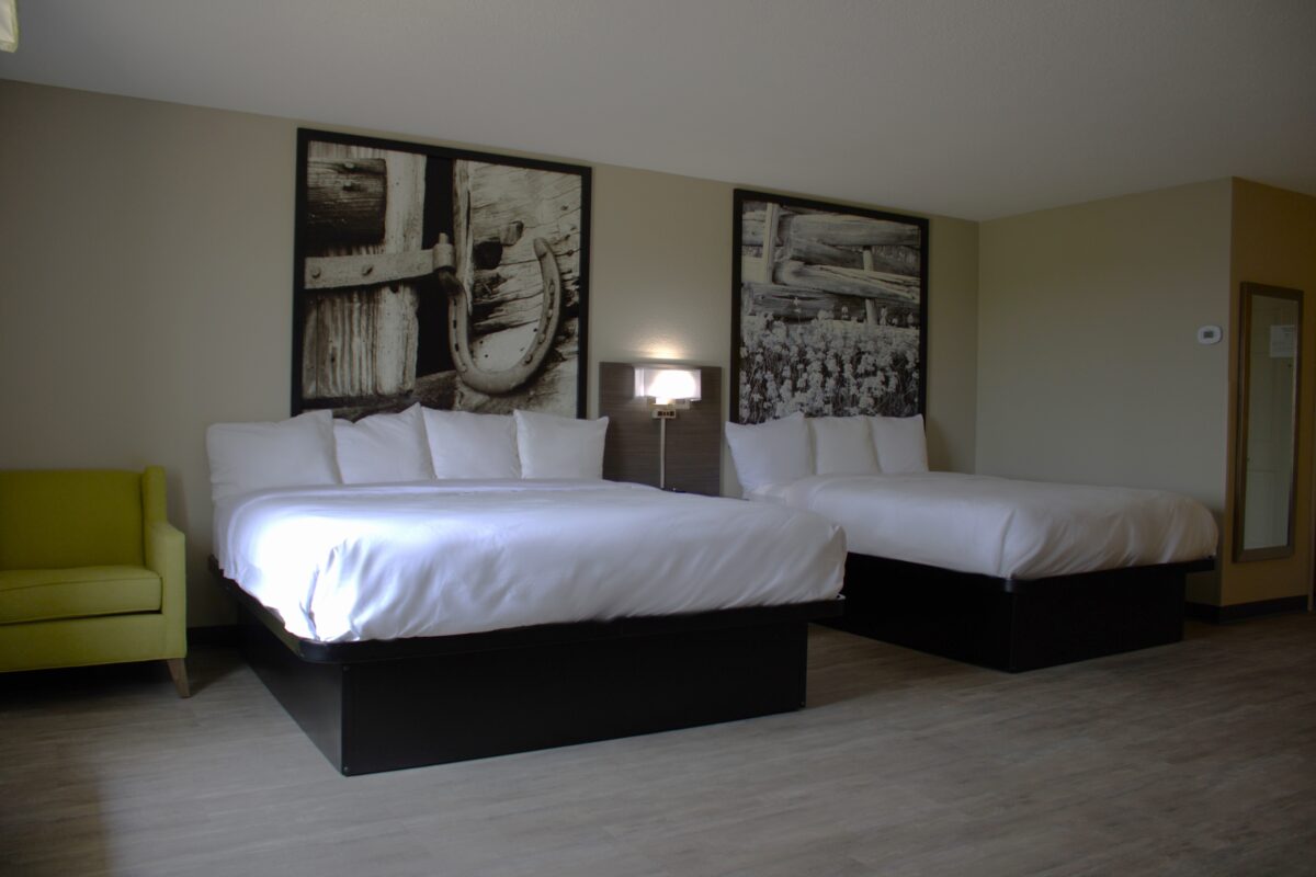 Double Queen Family Suite