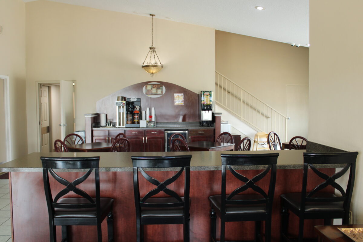 Breakfast Bar and Seating