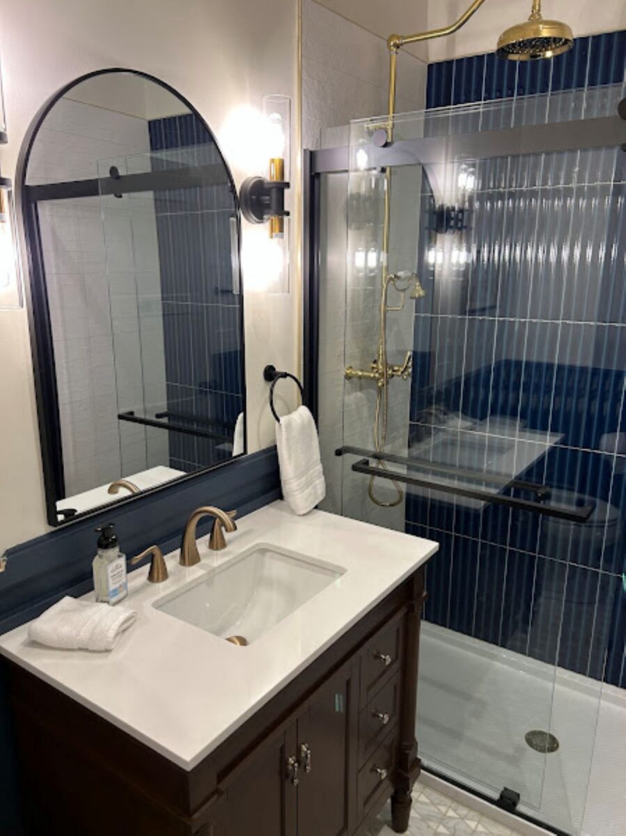 En-suite bathroom of UNIT 7