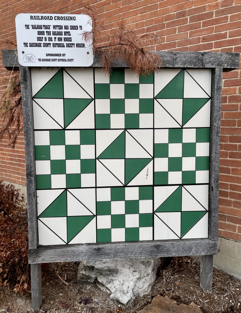 A quilt design displayed outside the Gasconade County Historical Society Museum.
