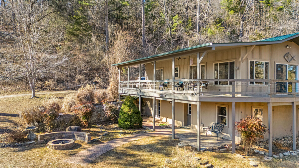 Spacious river home for families at River of Life Farm in the Missouri Ozarks