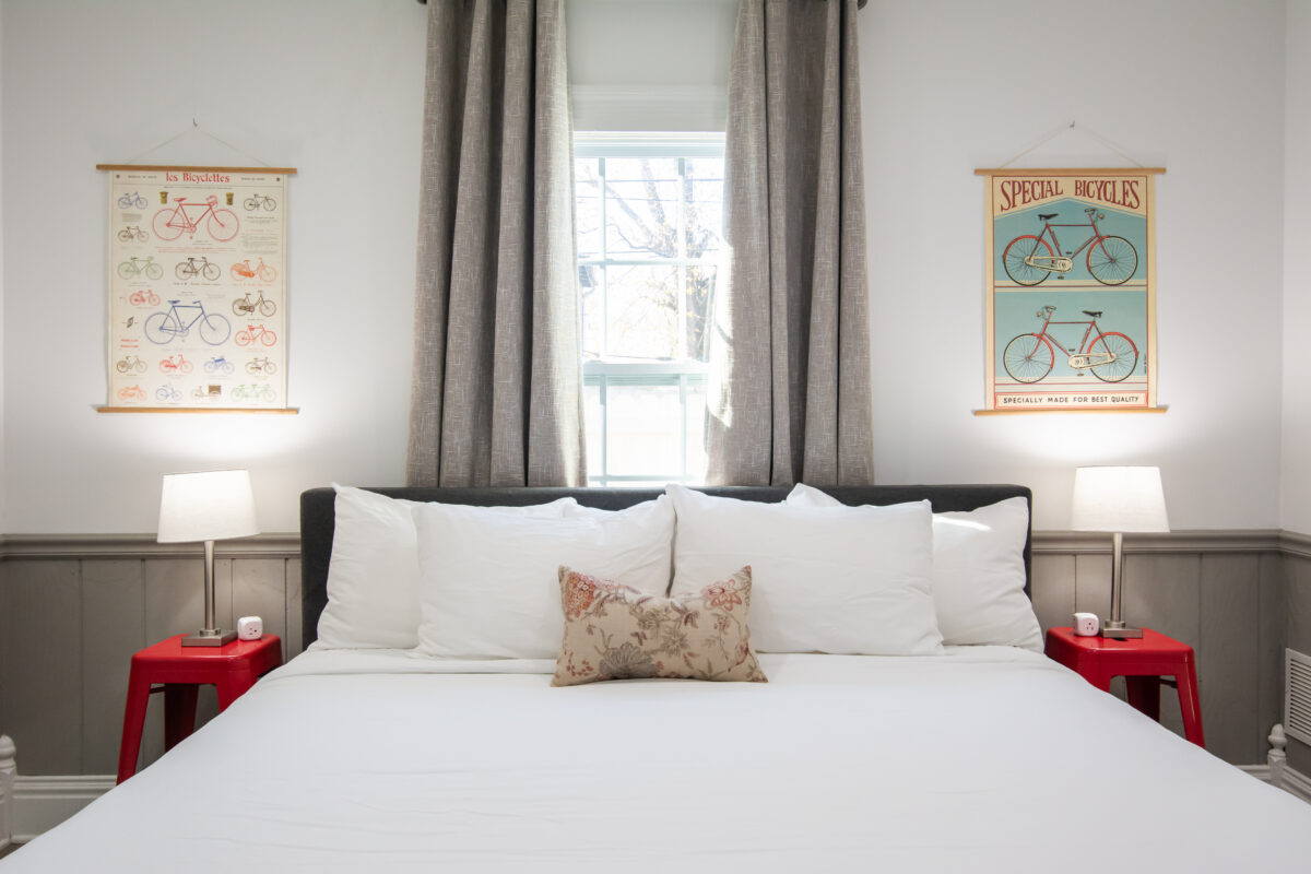 Katy Haus dog friendly vacation home rental wine country Marthasville Missouri on Katy Trail