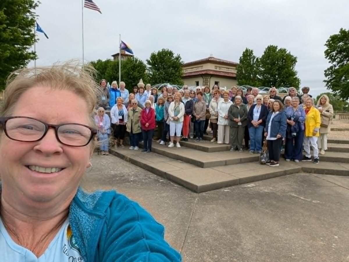 Kansas City Tour group with Just One Day Travel Tours. Specaltiy Garden Tour