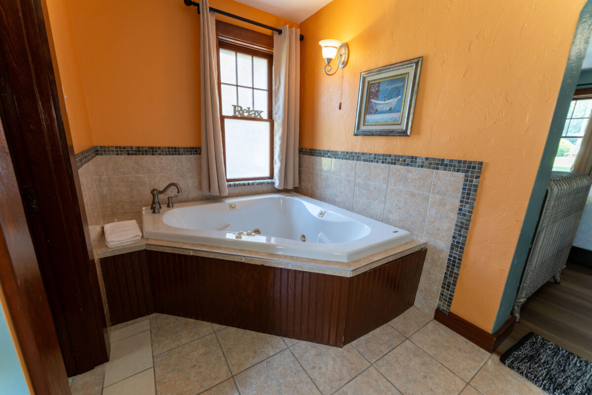 Jetted tub in a Wagon Wheel Motel suite
