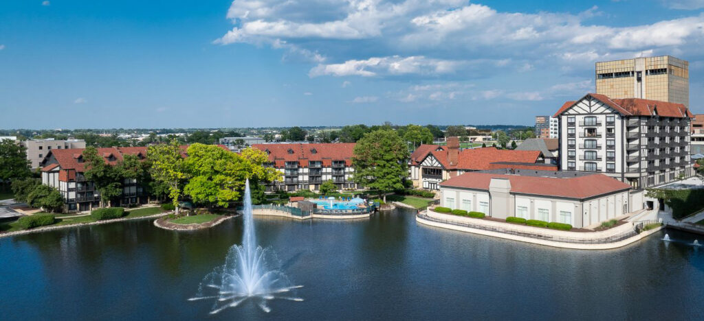 Sheraton Westport Chalet Hotel St. Louis image